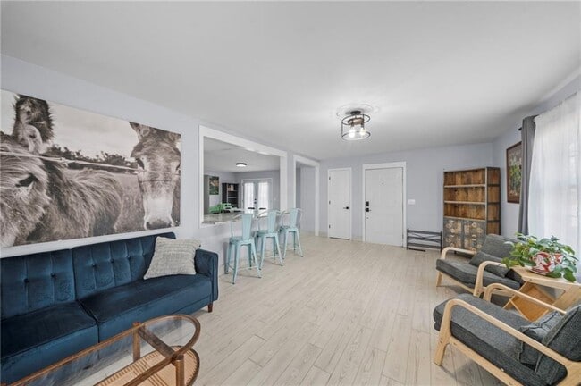 Building Photo - 1202 SW B St