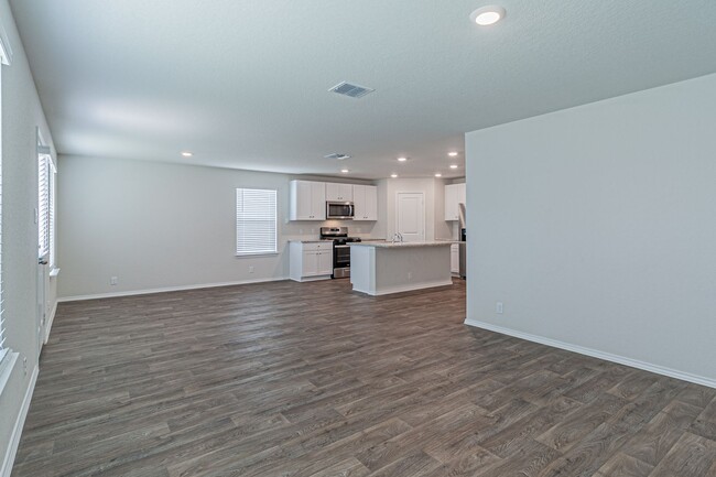 Building Photo - 4 bd/2 ba available NOW!! Wiseman/Talley F...