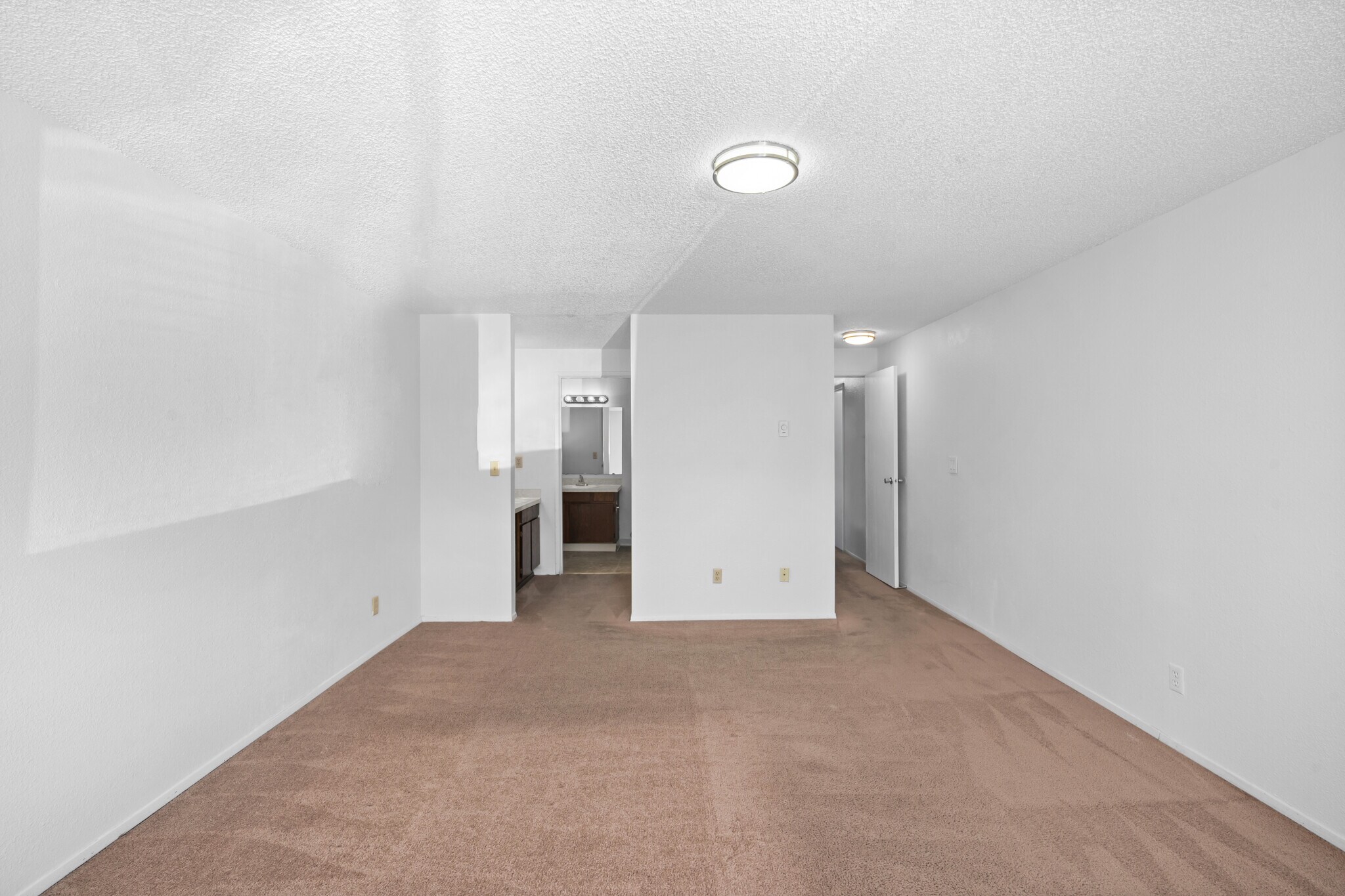 Building Photo - 1601 Norpoint Way NE