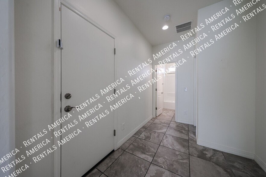 Building Photo - 17965 W Encinas Ln