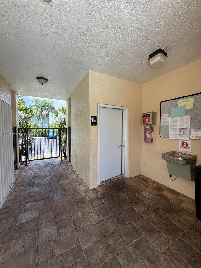 Building Photo - 221 Waterside Dr