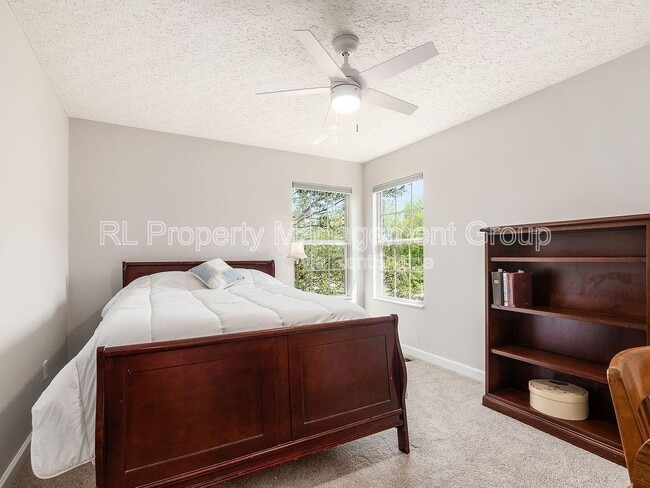 Building Photo - 5551 Ainsley Dr