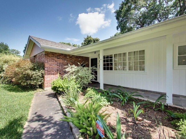 Building Photo - 5147 Indigo St