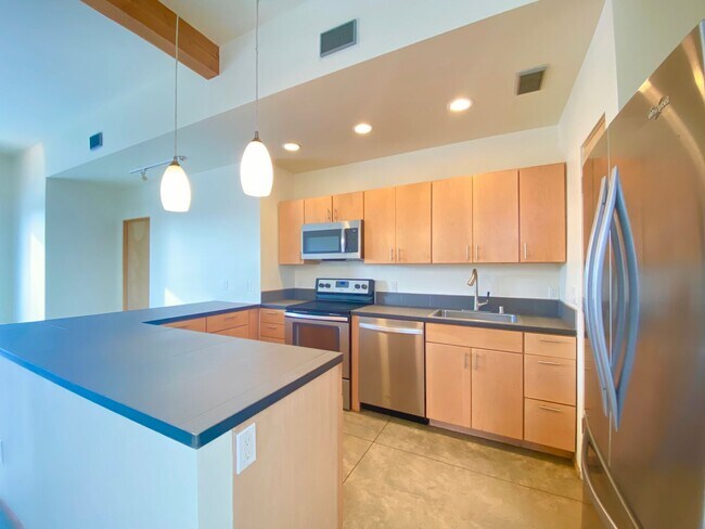 Building Photo - 1 MO. FREE RENT! Contemporary Retreat on Dunlap St.