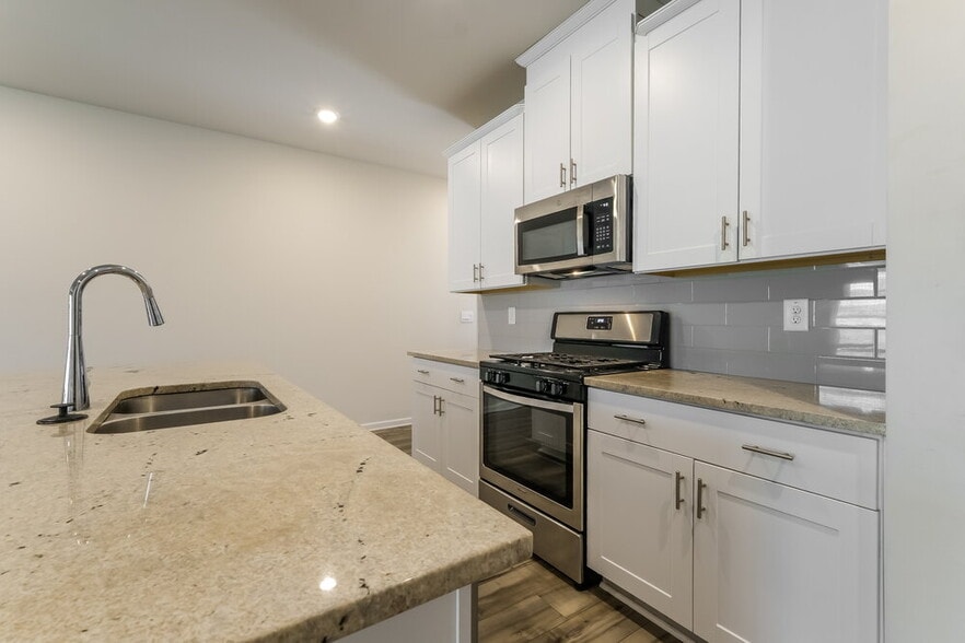 Building Photo - 1672 Villageside Ct