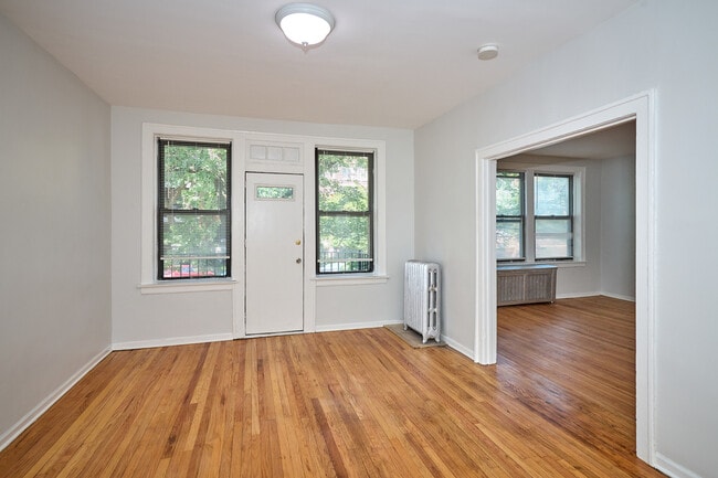 Building Photo - 5461 S Everett Ave