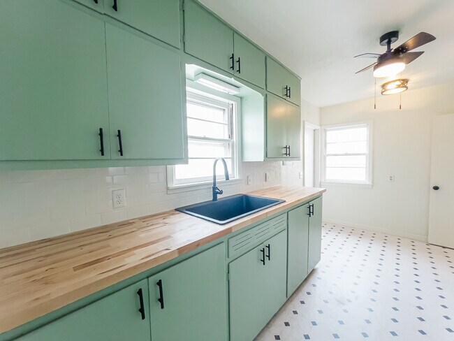 Building Photo - 2509 39th St