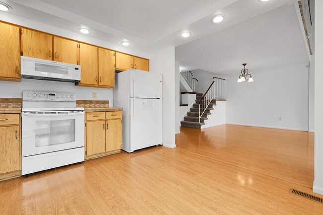 Building Photo - $2,695 - 5 Bed, 4 Bath Townhome in Aurora ...