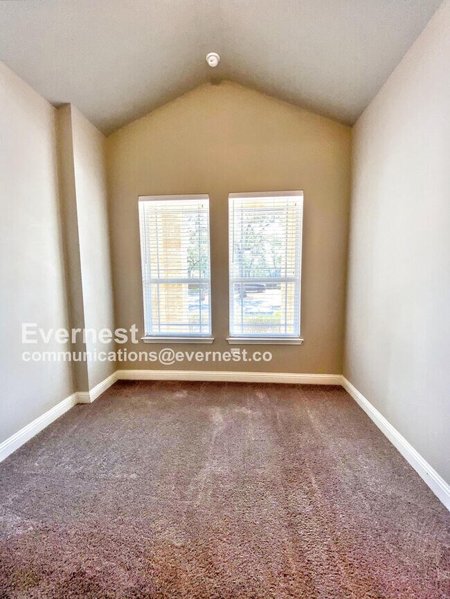Building Photo - 8800 Jodie Ln