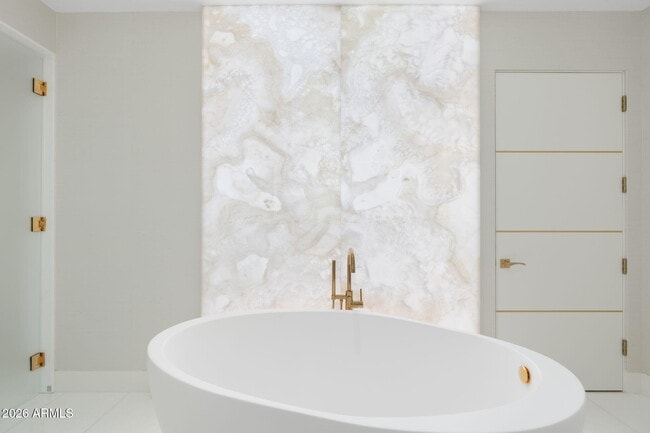 Building Photo - 6587 N Palmeraie Blvd