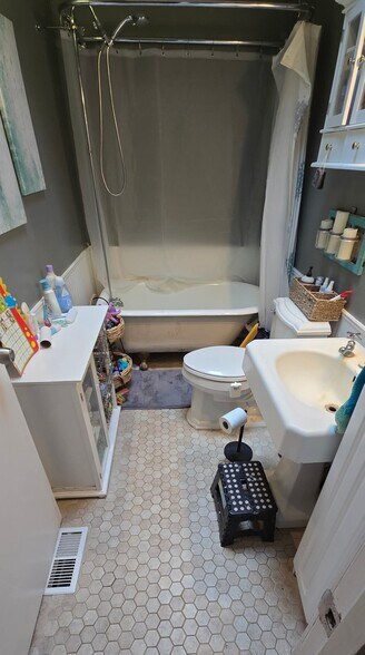 Building Photo - 5981 Virginia Canyon Rd