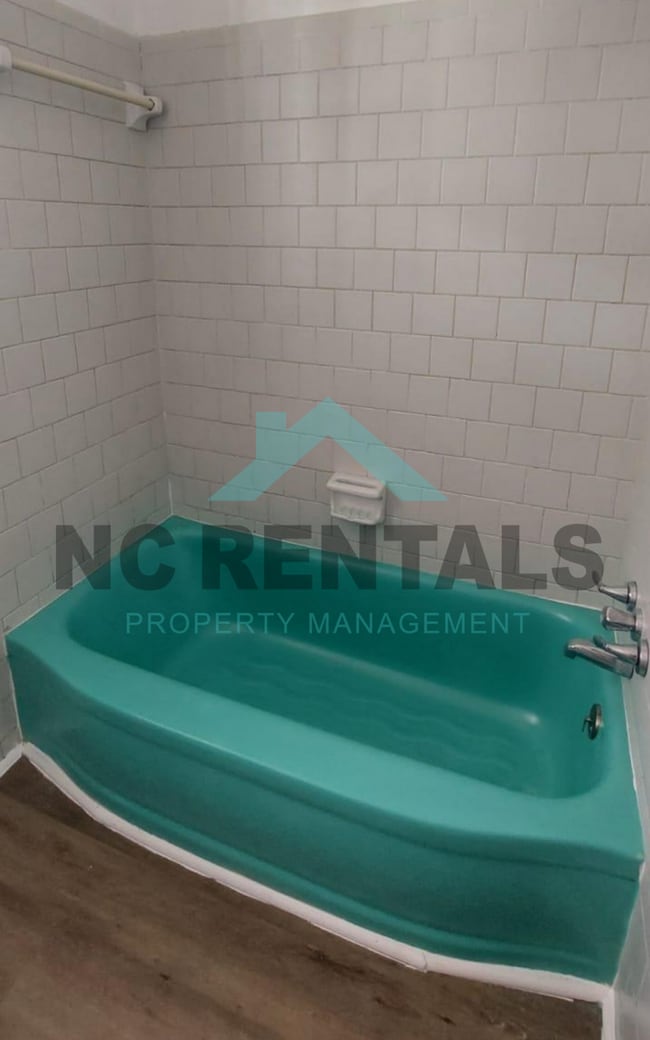 Building Photo - 1332 Proctor St