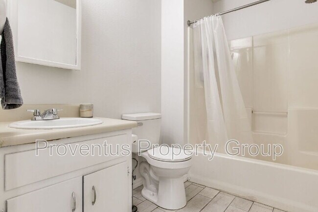 Building Photo - 1261 Basin St