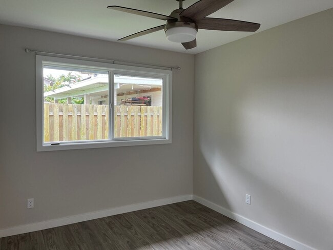 Building Photo - Kaneohe Duplex - Downstairs unit 2 bedrooms, 1.5 bath with 2 parking stalls - Avail now!