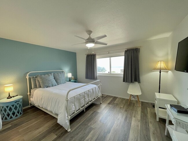 Building Photo - 4025 Ocean Dr