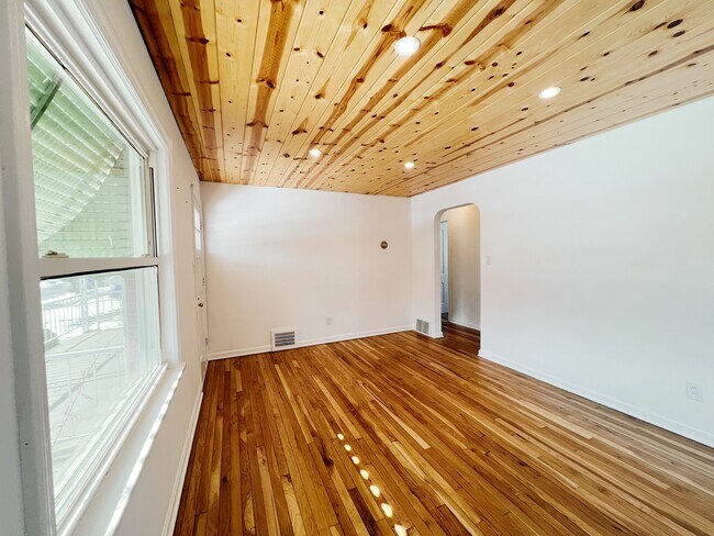 Building Photo - 4530 Wood Ave