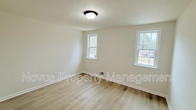 Building Photo - 105 Woodbine Dr