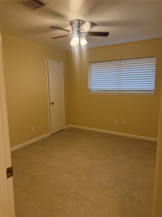 Building Photo - 7335 Tanager St