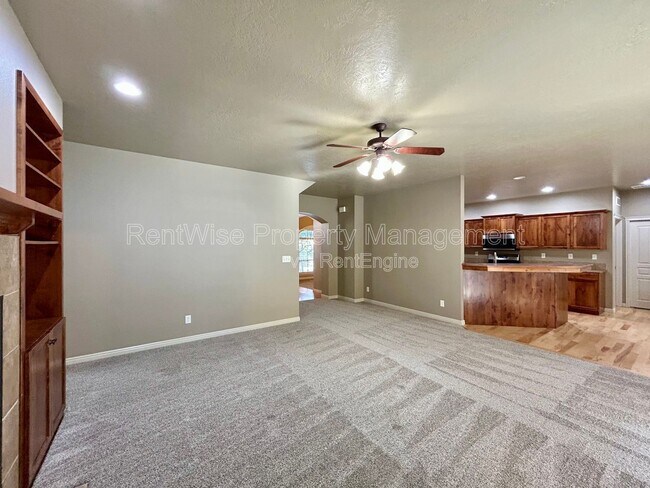 Building Photo - 2253 W los Flores Dr