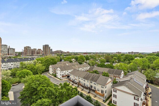 Building Photo - 2451 Midtown Ave