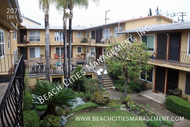 Building Photo - 2075 E Appleton St