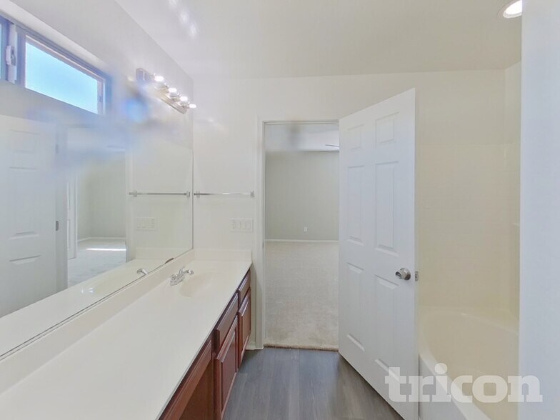 Building Photo - 43386 W Arizona Ave