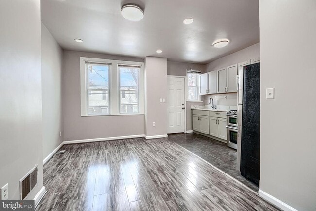 Building Photo - Well-Located 3BR Row Home Close to Johns Hopkins & Bayview