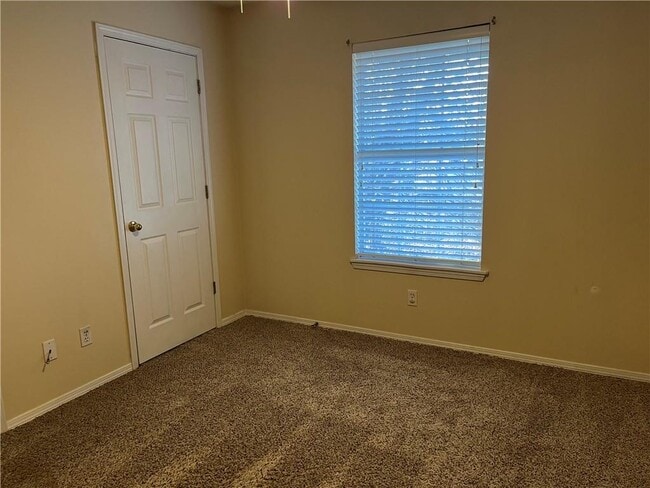 Building Photo - 1143 S Liberty Dr