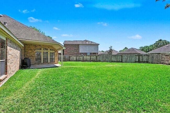 Building Photo - 7418 Lakesage Ln