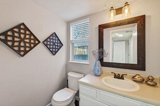 Building Photo - Updated 4bed in Parker!