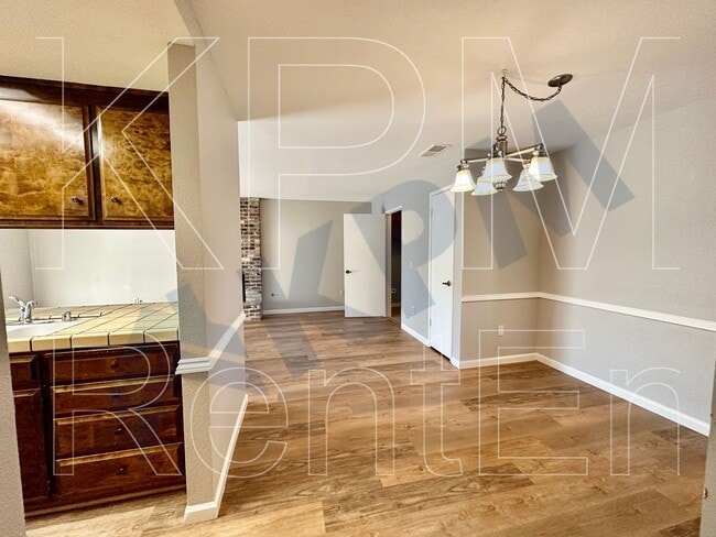 Building Photo - 2331 Shropshire Ct