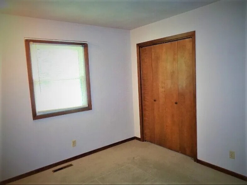 Bedroom - 312 N Main St
