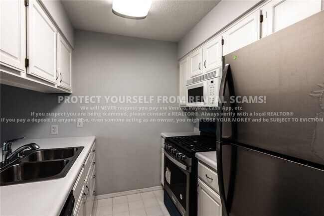 Building Photo - 2554 W Houston St