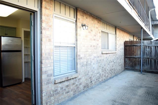 Building Photo - 10232 Regal Oaks Dr