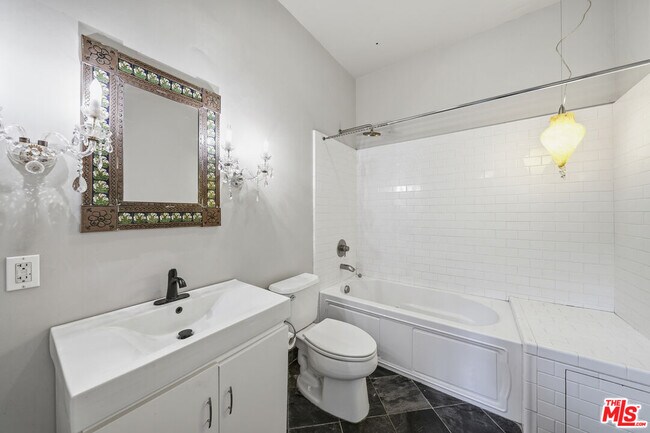 Building Photo - 500 Molino St