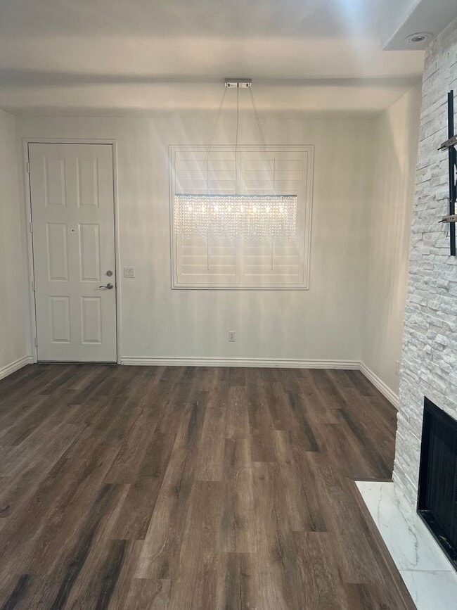 Building Photo - 2 Bedroom 1st Floor Unit in Rancho San Diego