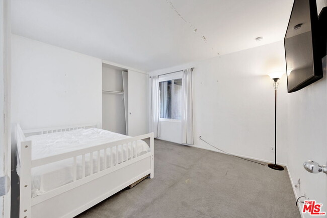 Building Photo - 906 Whitehaven Terrace