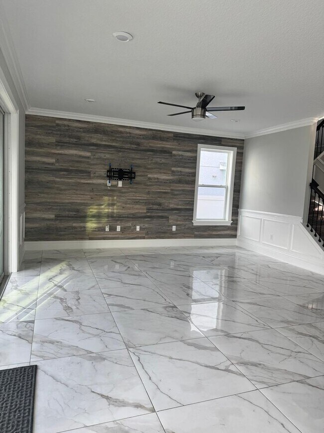 Building Photo - 5/3.5 Groveland Home