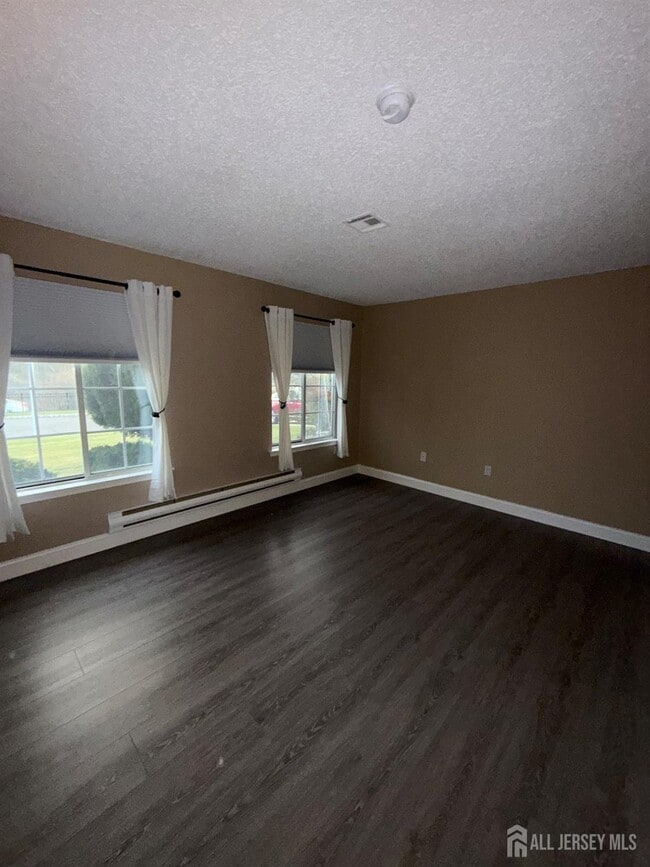 Building Photo - 572B Nutley Dr