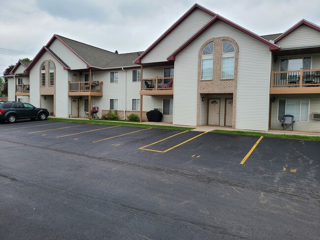 convenient parking - Washington Manor Apartments