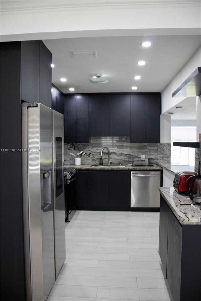 Building Photo - 295 NE 150th St