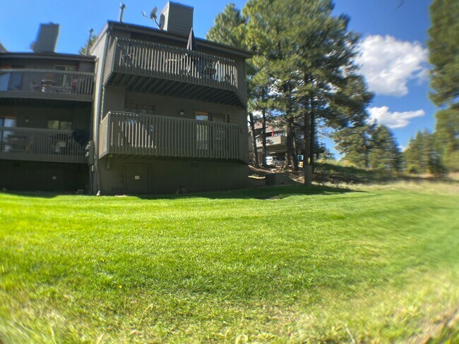 Building Photo - 1-Bedroom Country Club Condo | Lower-Level Unit | Large Deck | Washer & Dryer