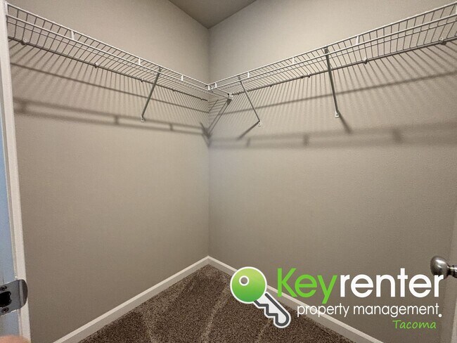 Building Photo - Beautiful 4 Bedroom 2.5 Bathroom Tacoma Home for Rent in Secluded Community!