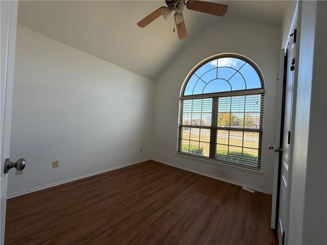 Building Photo - 424 Liem Cir