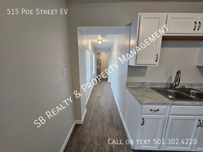 Building Photo - 515 Poe St