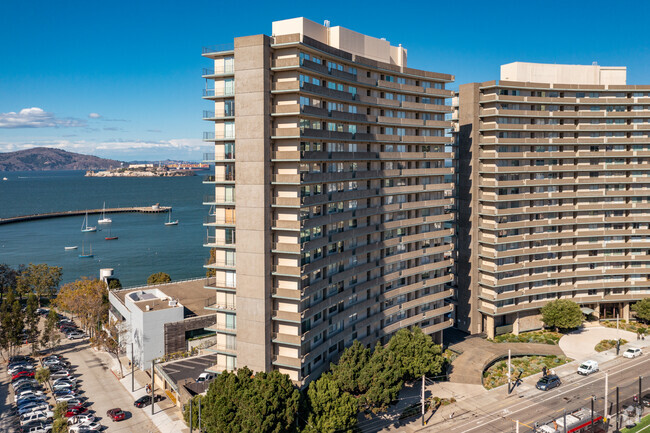 Building Photo - Fontana West Apartment