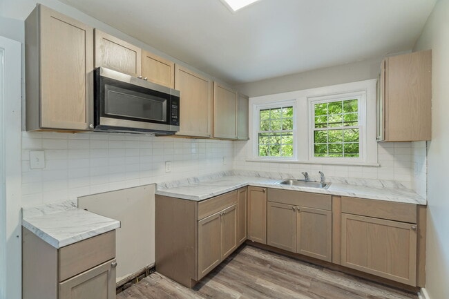 Building Photo - 2752 Tarleton Ave