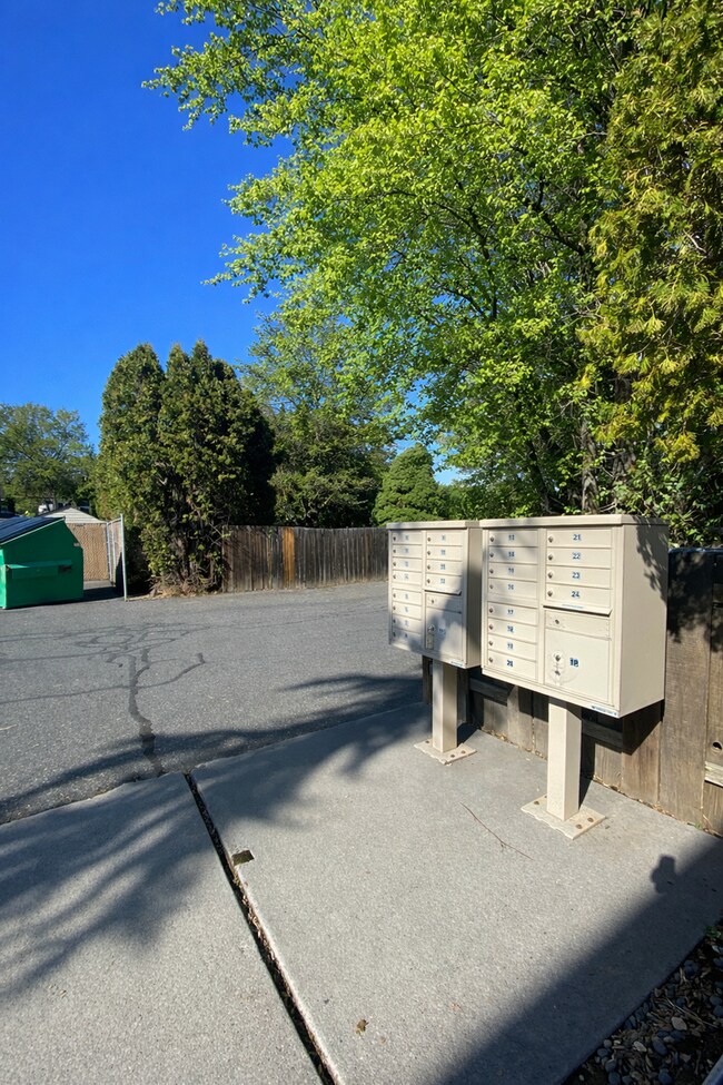 Building Photo - Make Your Move To Prosser!