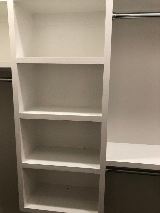 Building Photo - 924 Caruthers Ave