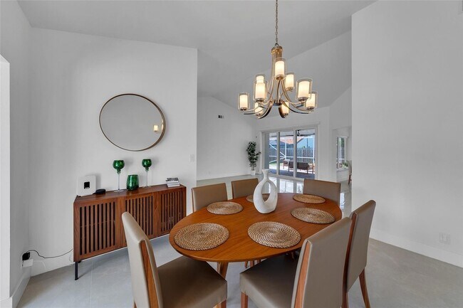 Building Photo - 9585 Carousel Cir S